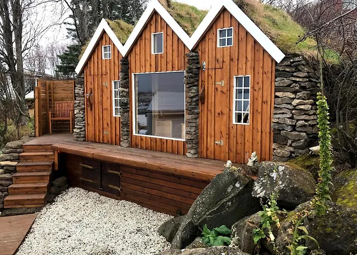 ICELAND SJF Villa, Hot tub&Outdoor Sauna Amazing Mountains&City View Over Reykjavík