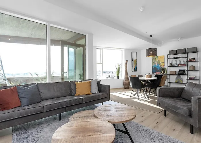 Spacious Luxury 3Br Apartment With 2 Bathrooms 1003