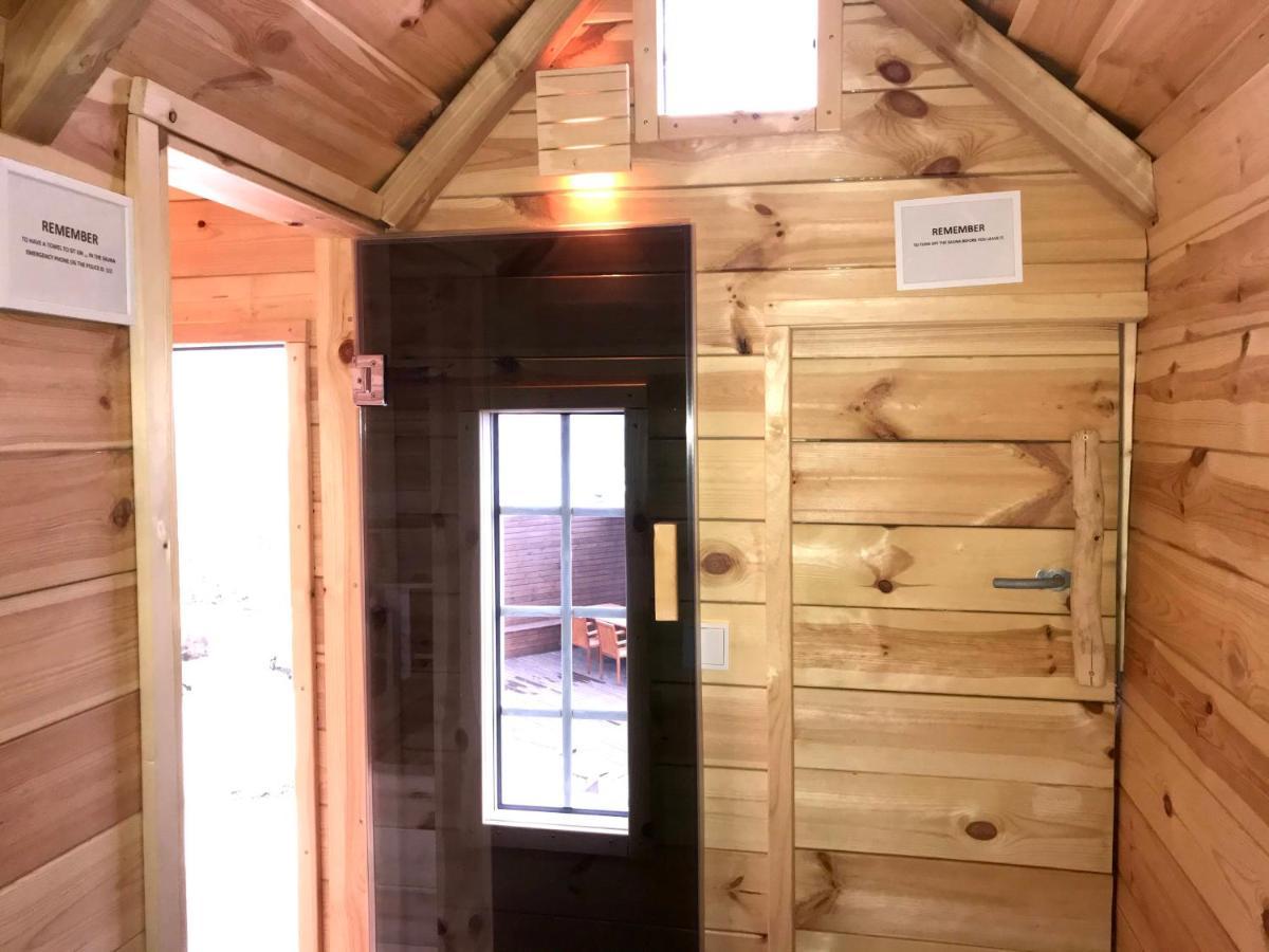 Iceland Sjf Villa, Hot Tub & Outdoor Sauna Amazing Mountains And View Over Pousada Reiquiavique