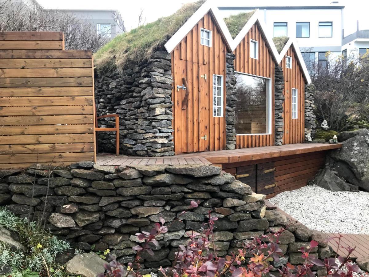 Iceland Sjf Villa, Hot Tub & Outdoor Sauna Amazing Mountains And View Over * Reiquiavique