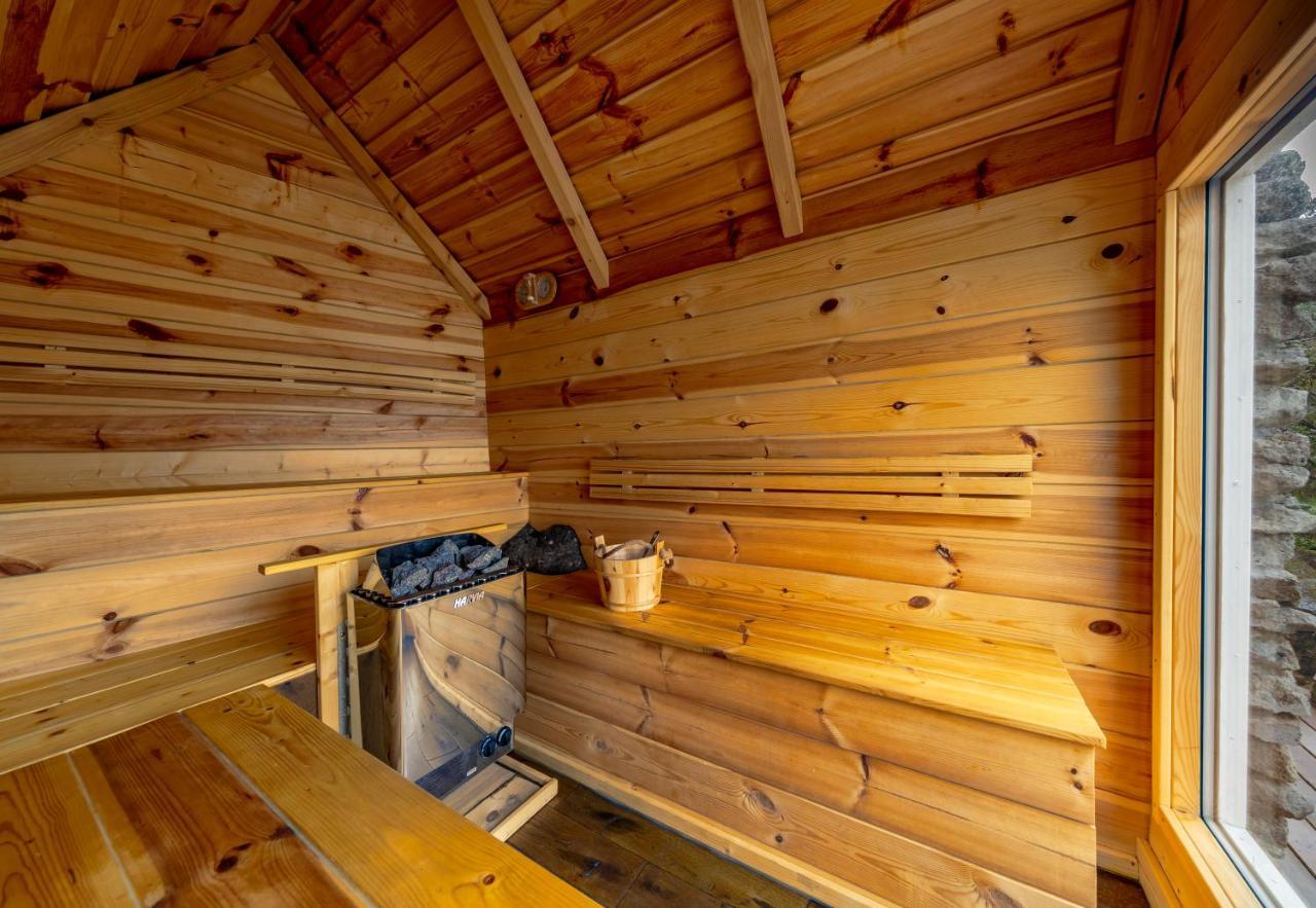Iceland Sjf Villa, Hot Tub & Outdoor Sauna Amazing Mountains And View Over Pousada Reiquiavique