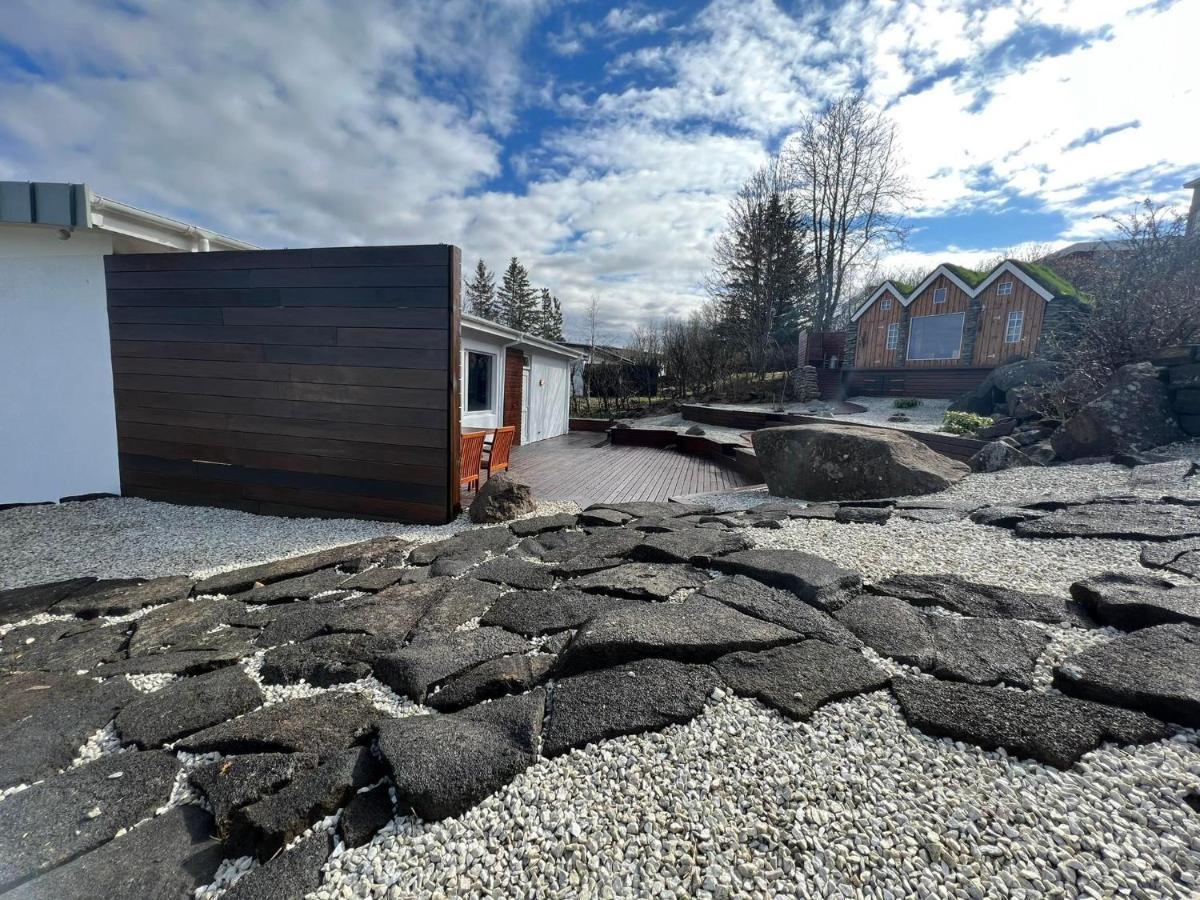 Pousada Iceland Sjf Villa, Hot Tub & Outdoor Sauna Amazing Mountains And View Over