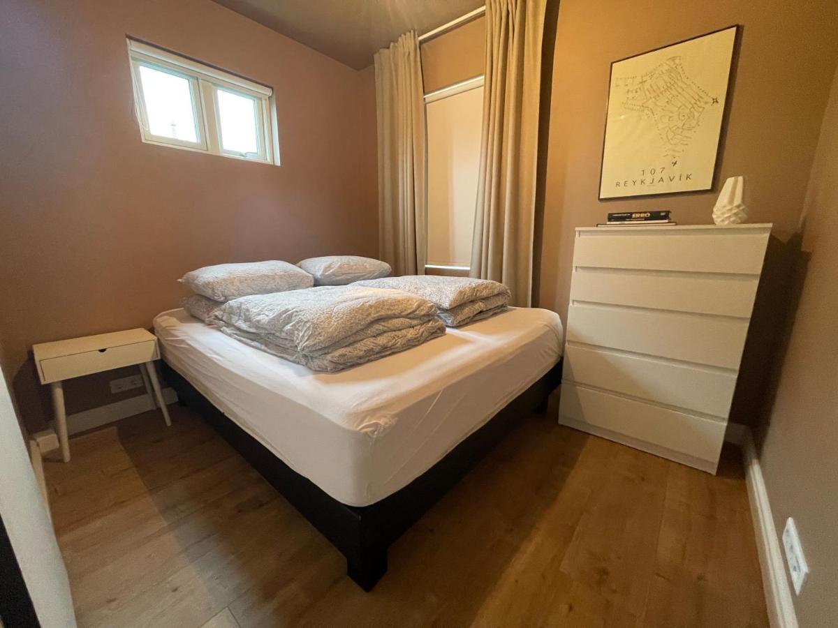 Cozy And Centrally Located In * Reiquiavique