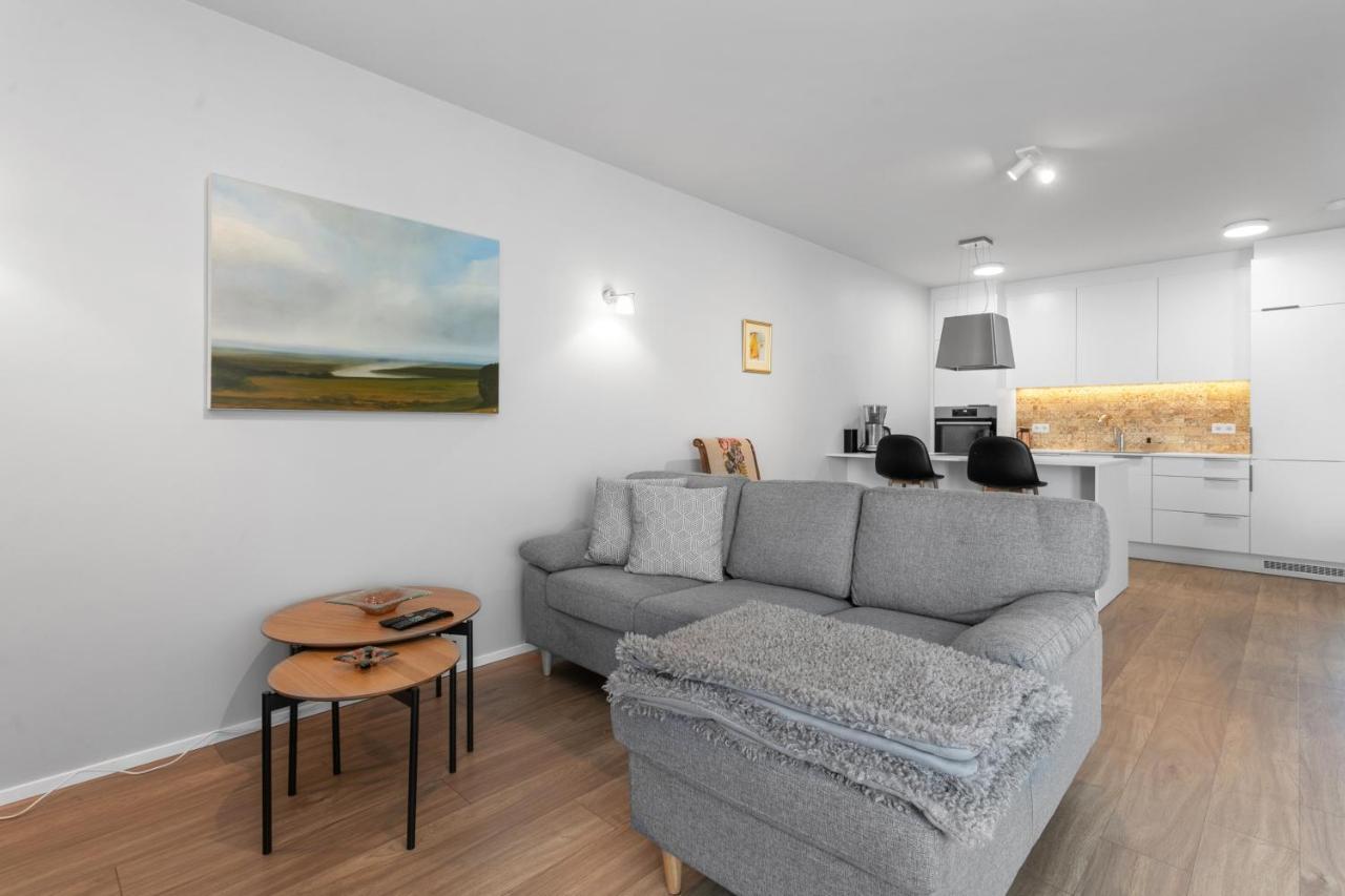 Modern 2br Flat W/ Balcony