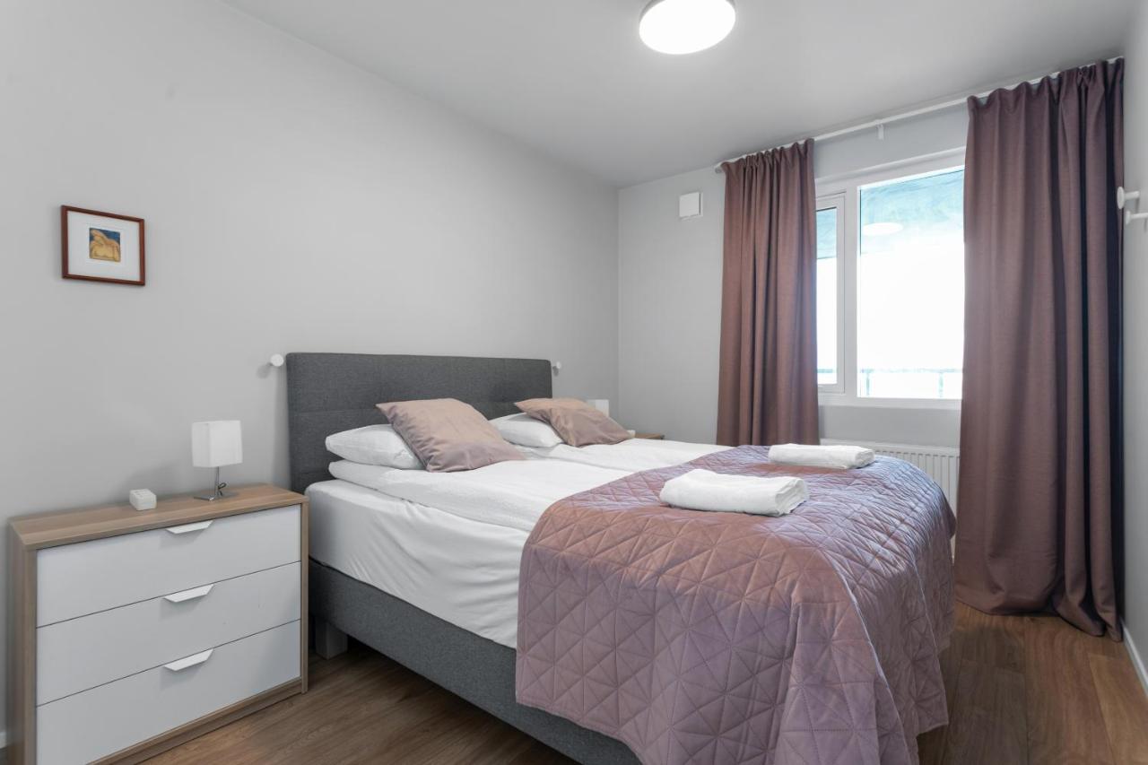 Apartment Modern 2br Flat W/ Balcony *