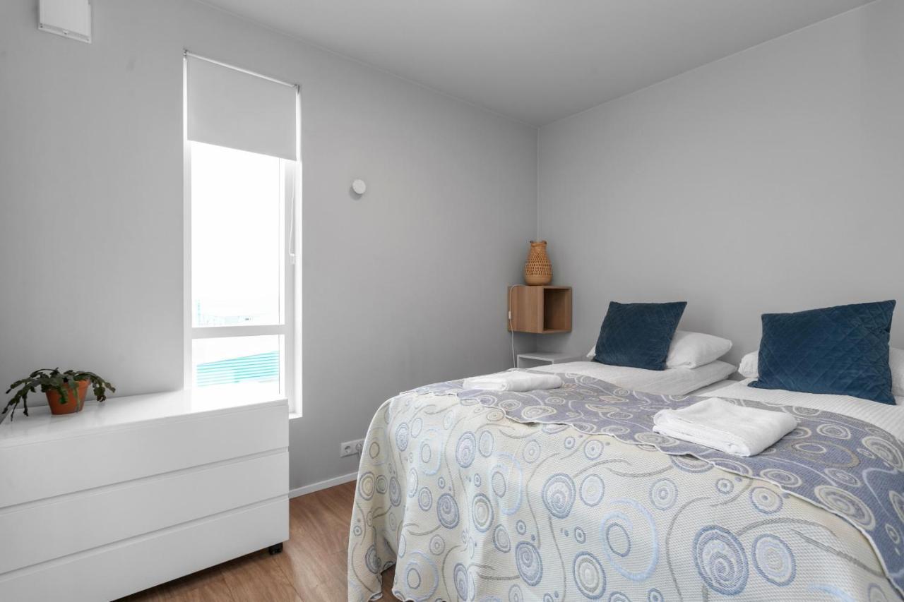 Apartment Modern 2br Flat W/ Balcony *