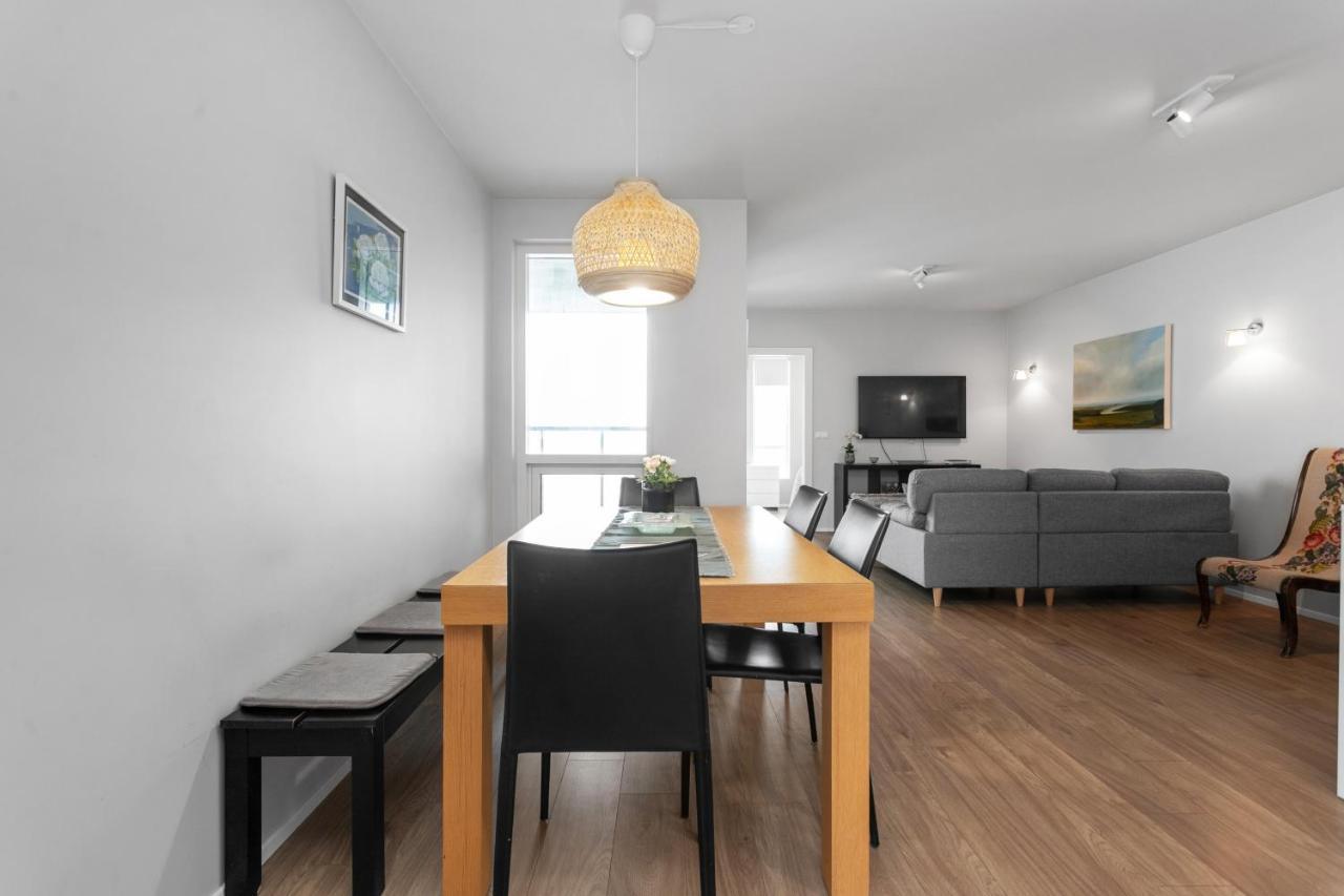 Modern 2br Flat W/ Balcony