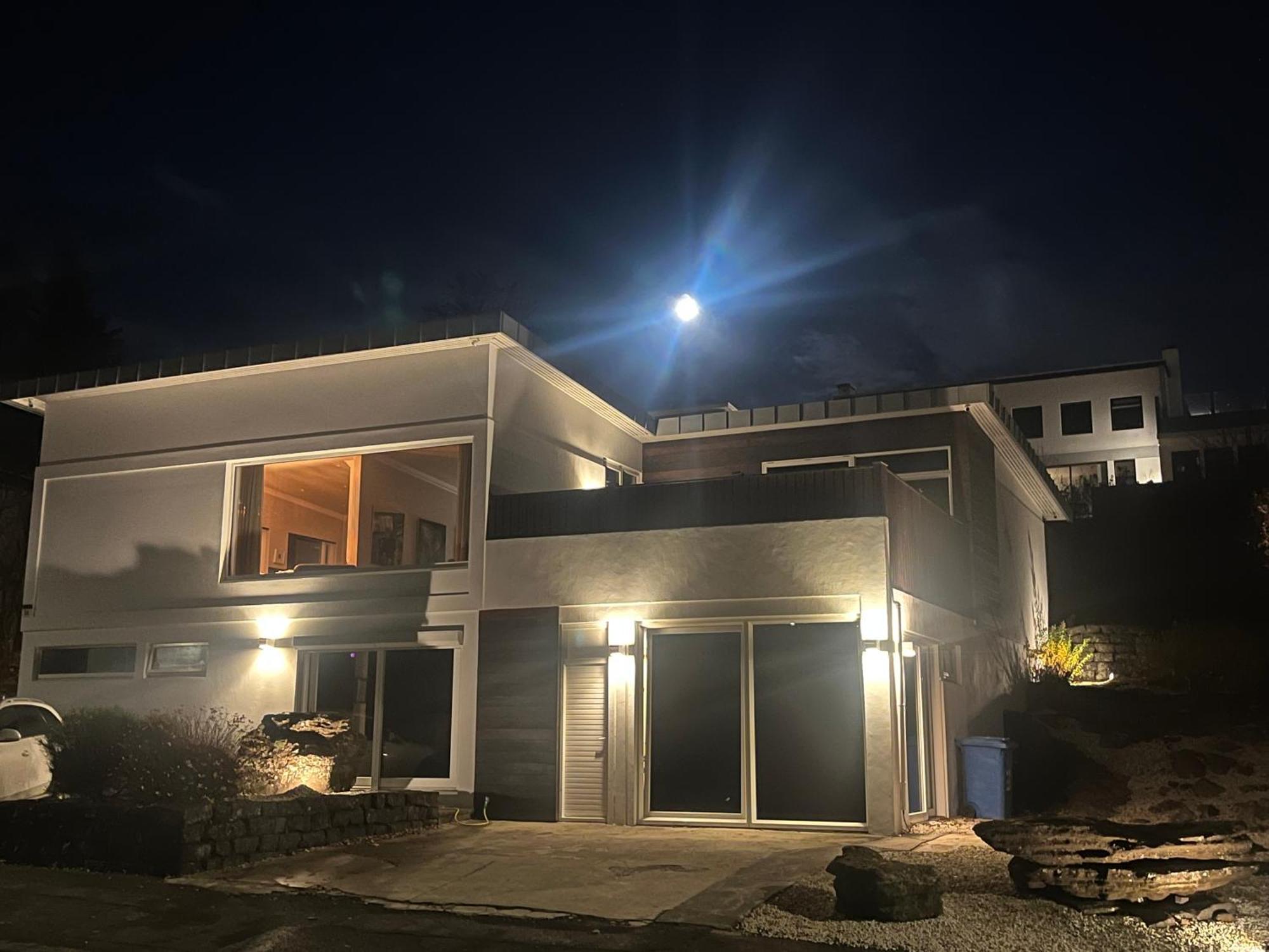 Iceland Sjf Villa, Hot Tub & Outdoor Sauna Amazing Mountains And View Over Reiquiavique