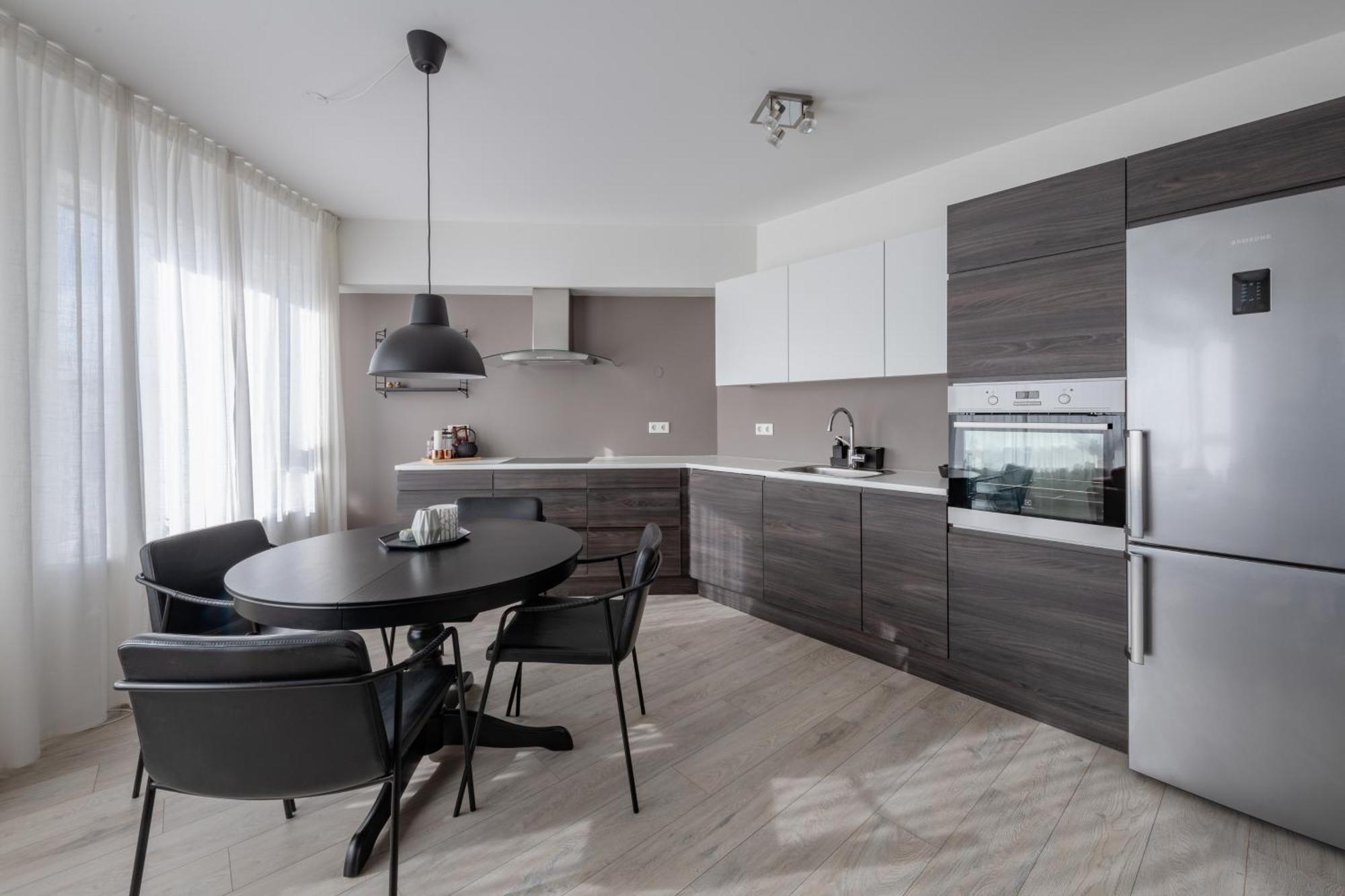 Apartamento Lovely Modern 1-bedroom Apartment, Free Parking *