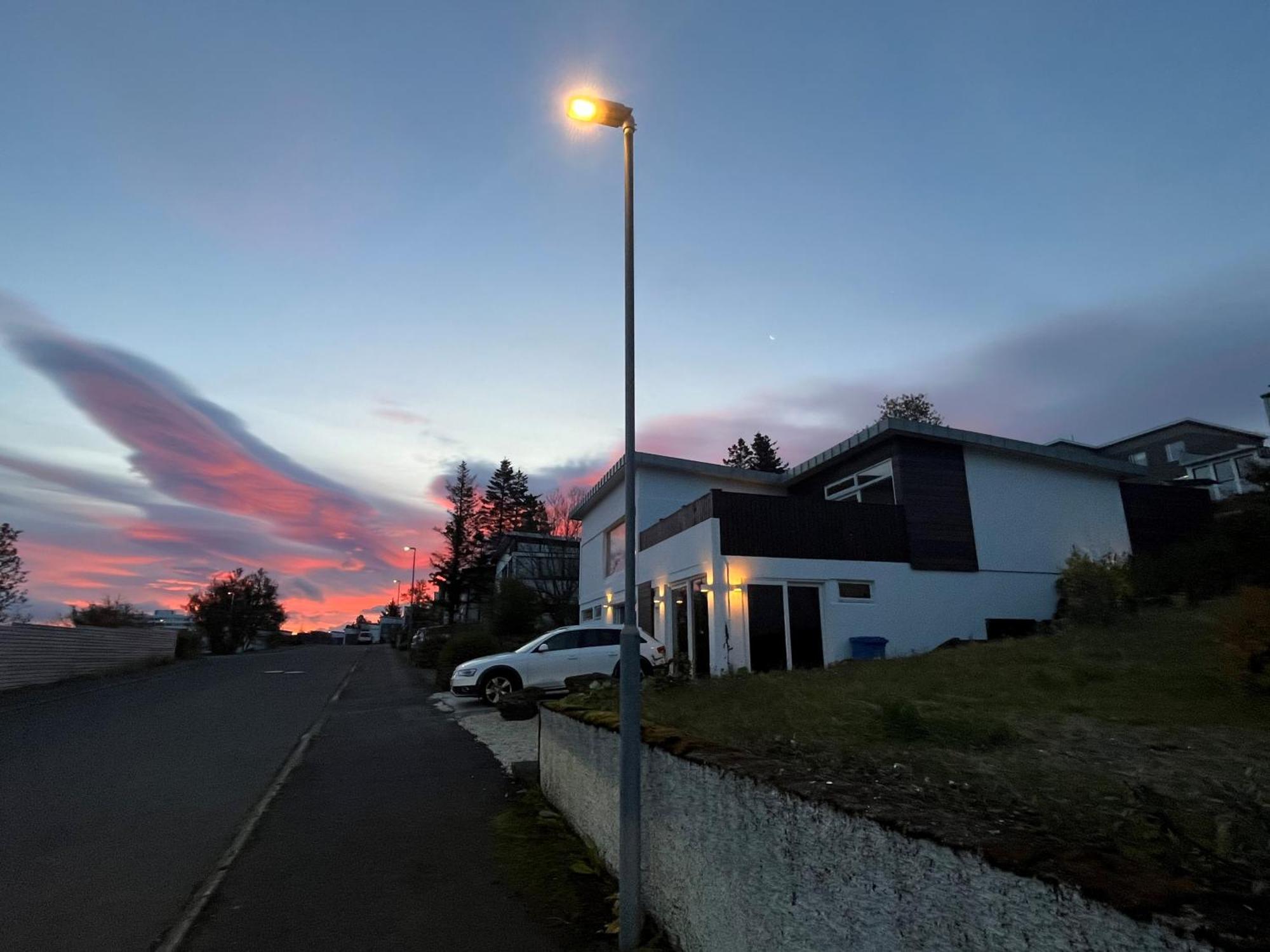 Iceland Sjf Villa, Hot Tub & Outdoor Sauna Amazing Mountains And View Over Reiquiavique