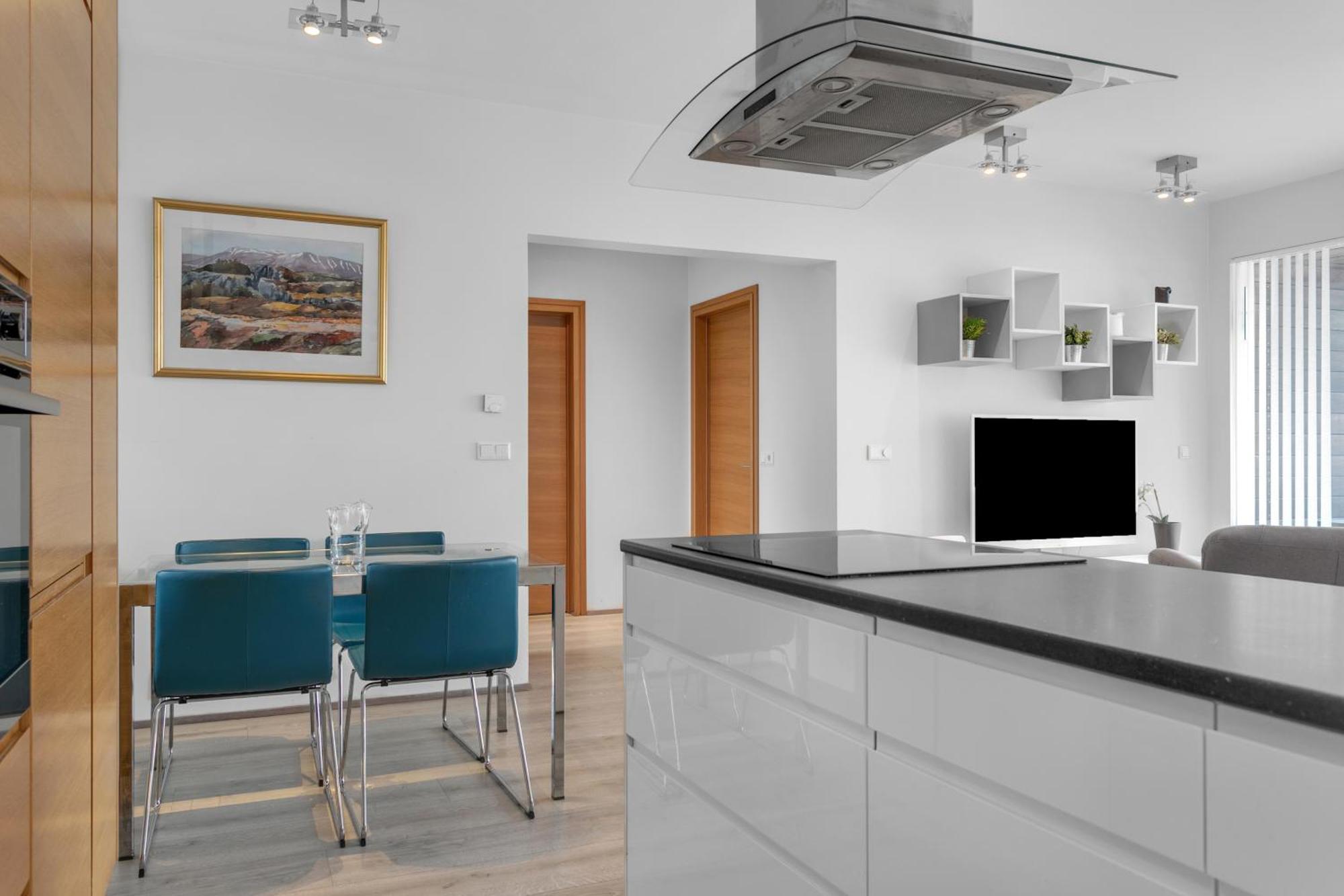 Venture Vacation-king Bed, With Free Parking Apartamento