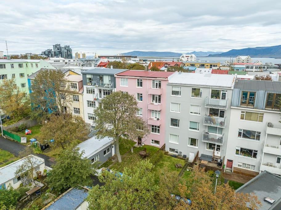 Njalsgata 80, Downtown - Birta