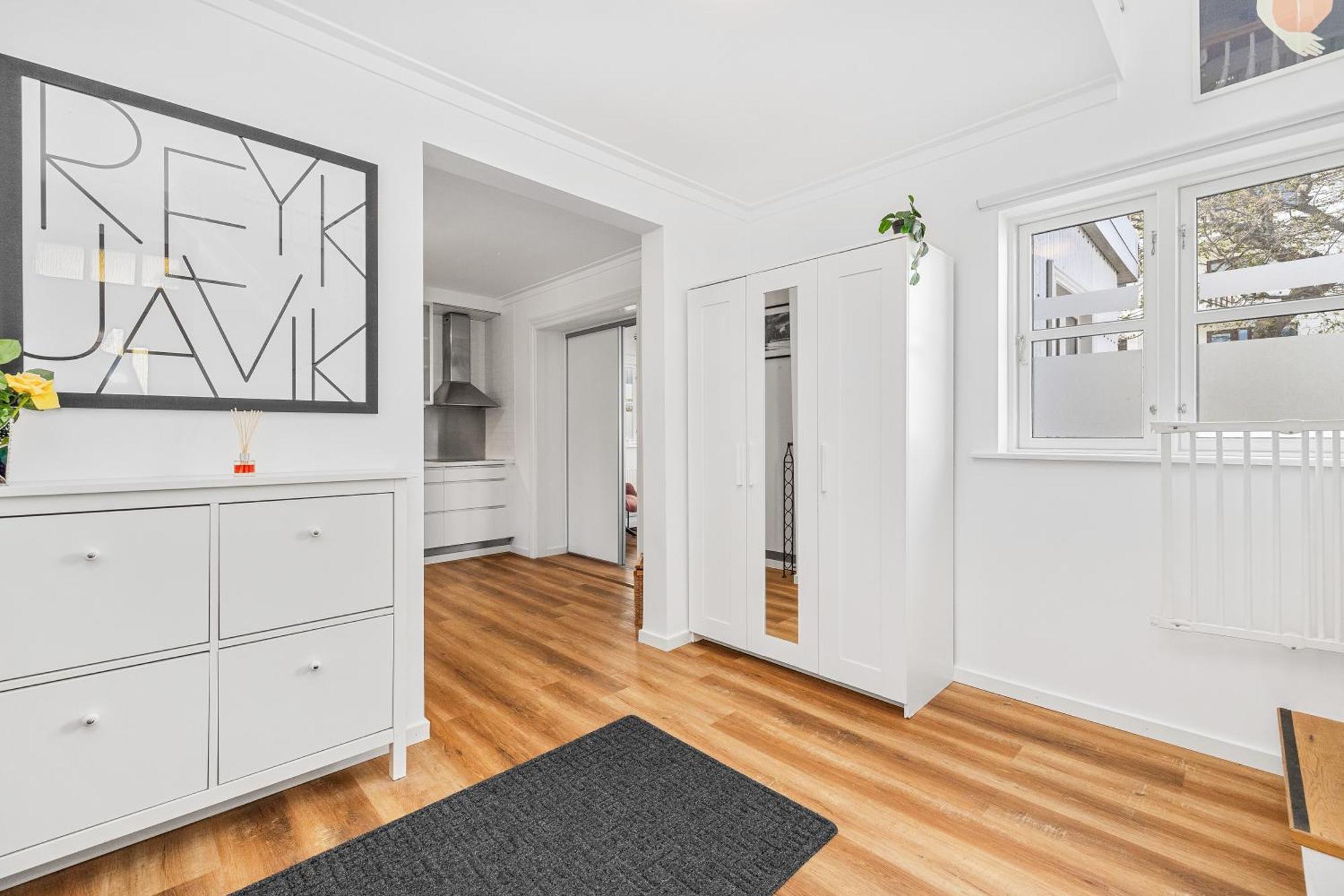 Huge - Location - Large Patio Apartment *