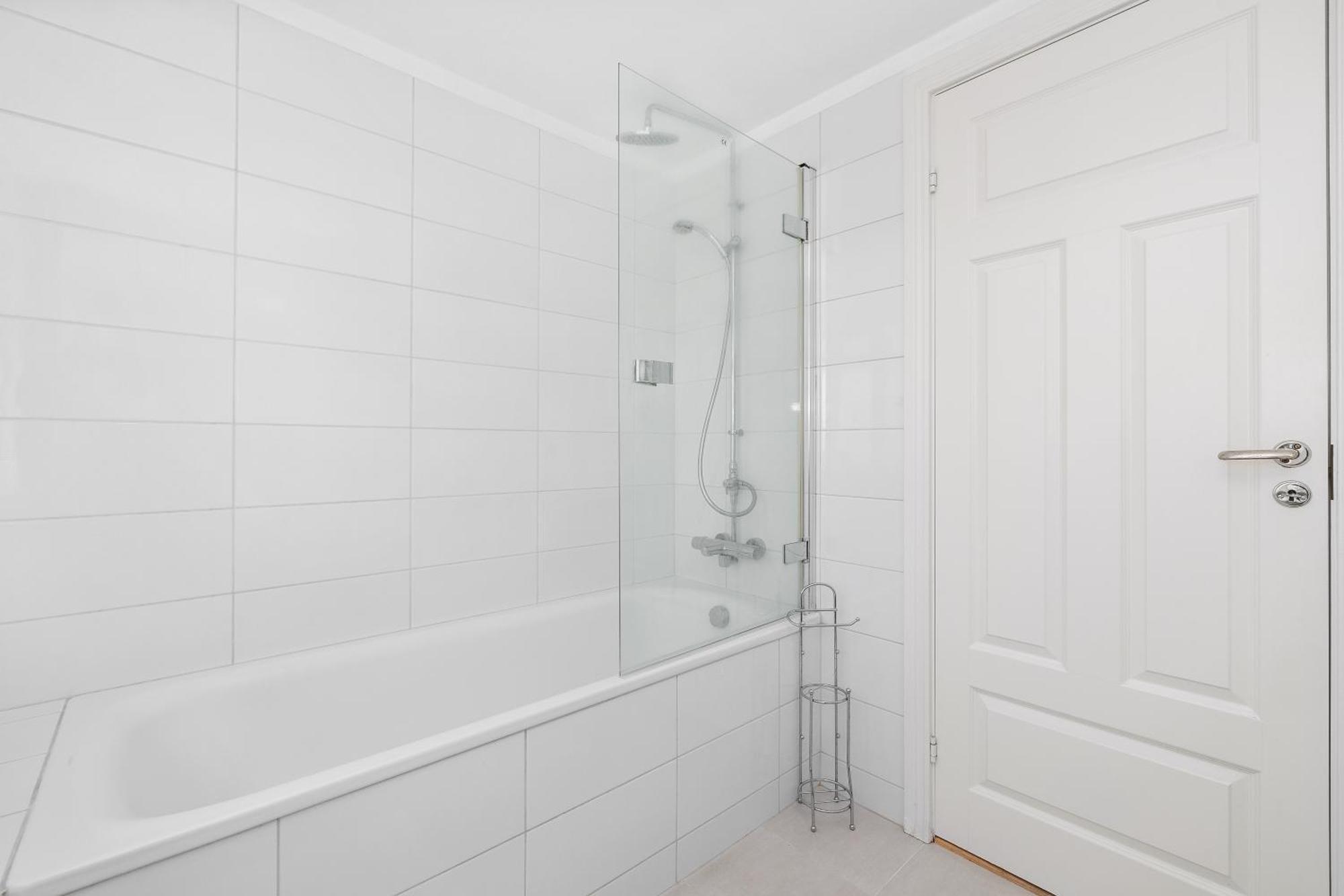 Huge - Location - Large Patio Apartment