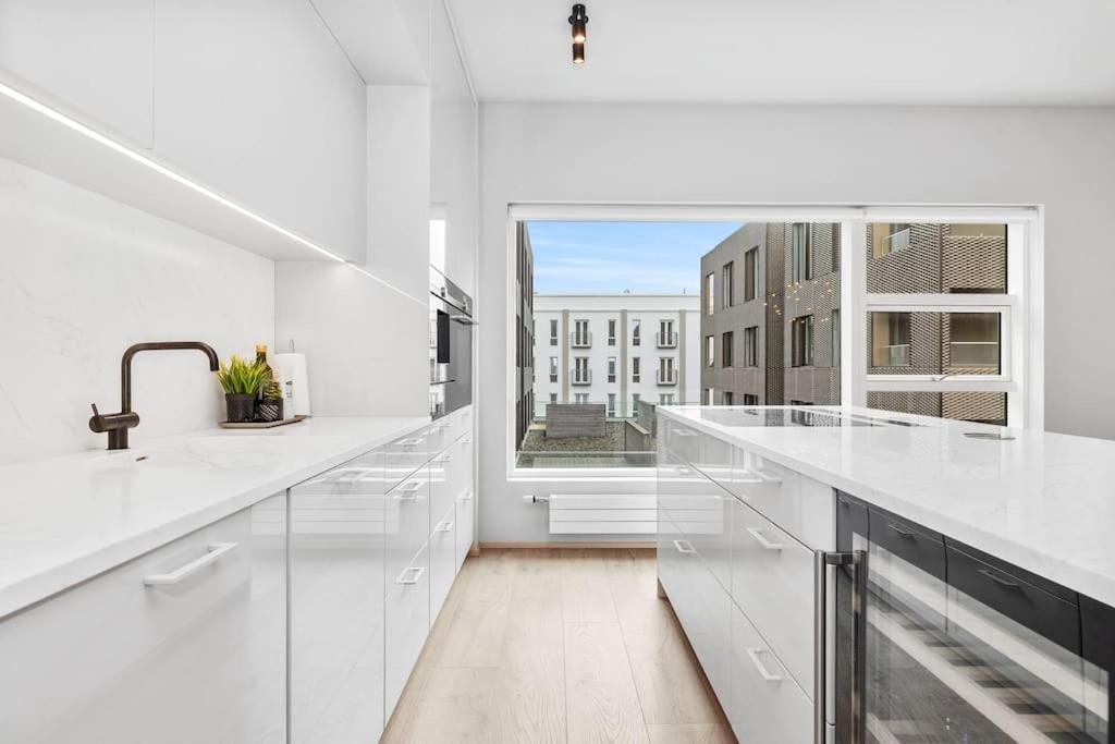 Modern Lux Retreat With 2br&2ba Heart Of The City Reykjavík