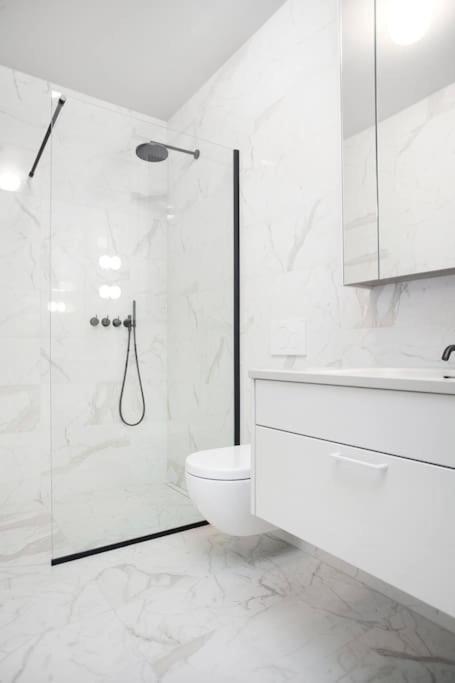 Modern Lux Retreat With 2br&2ba Heart Of The City Apartment Reykjavík