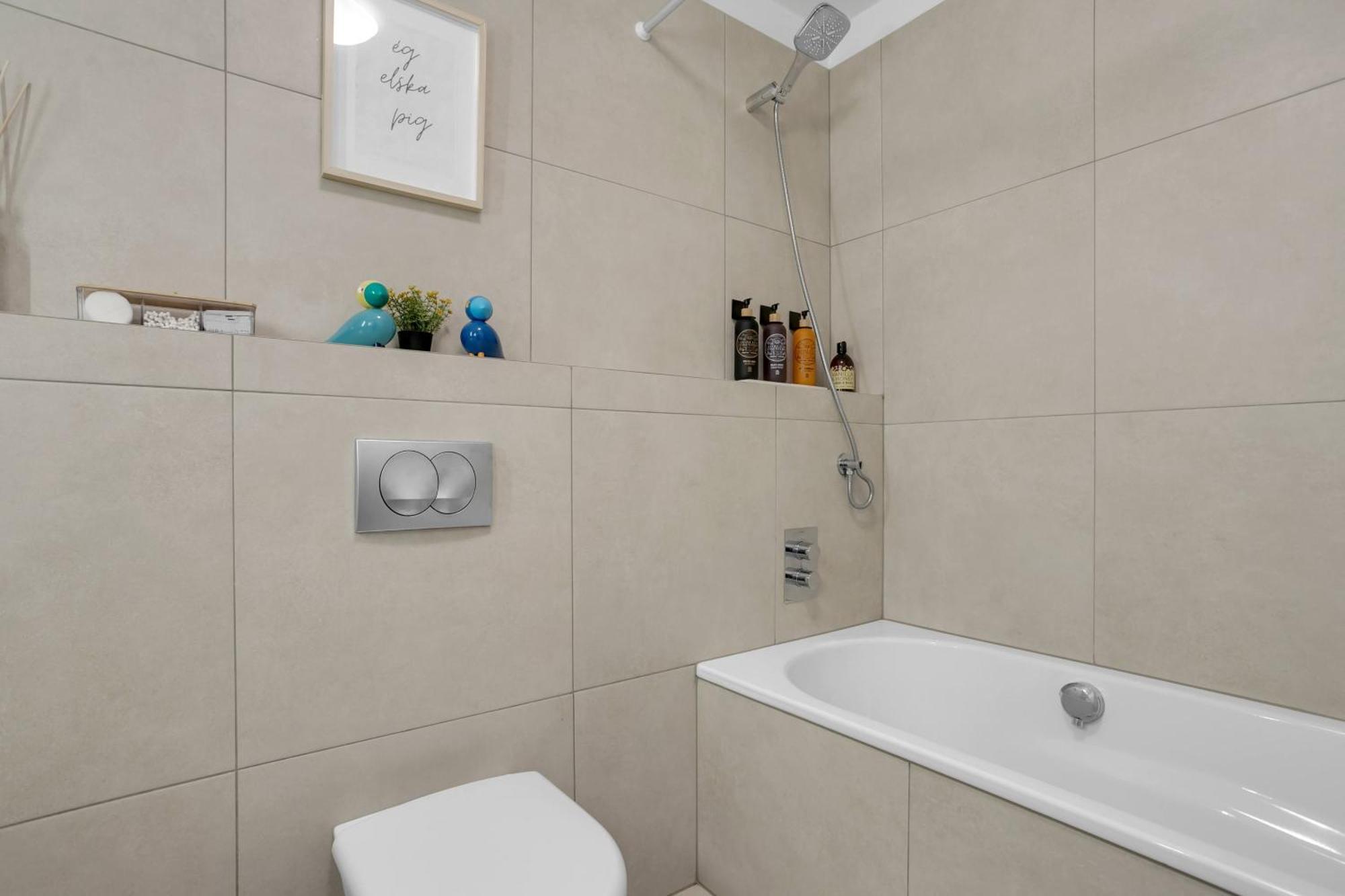 Stylish & Modern 2br Downtown