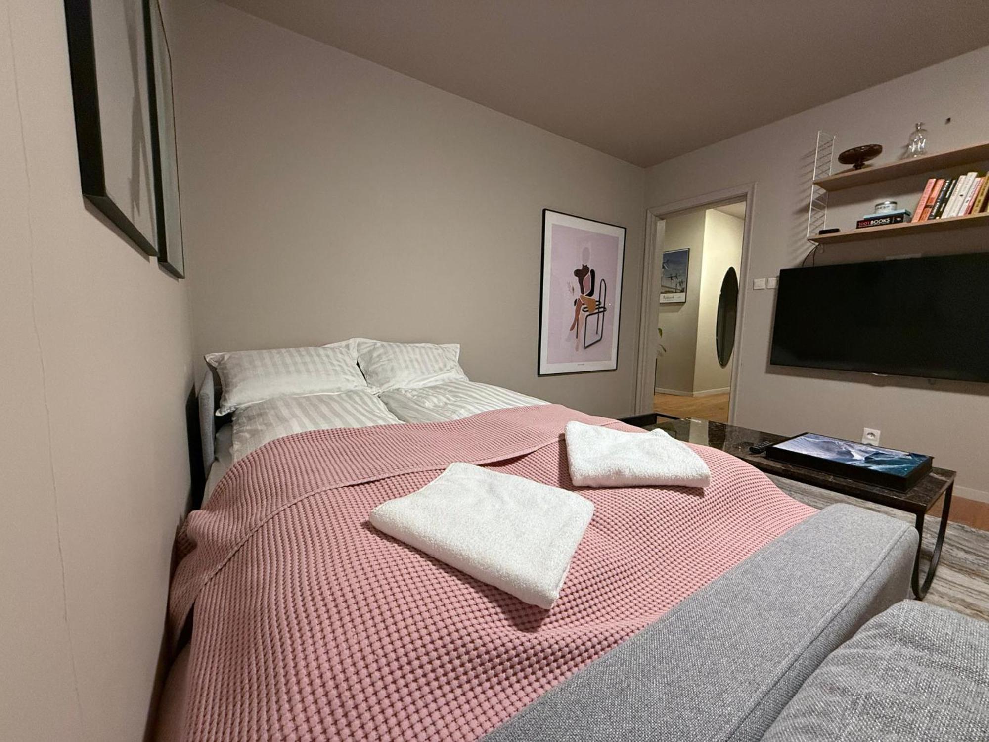 Cozy , Sleeps 4, 10 Min To Downtown, Family-friendly Reykjavik