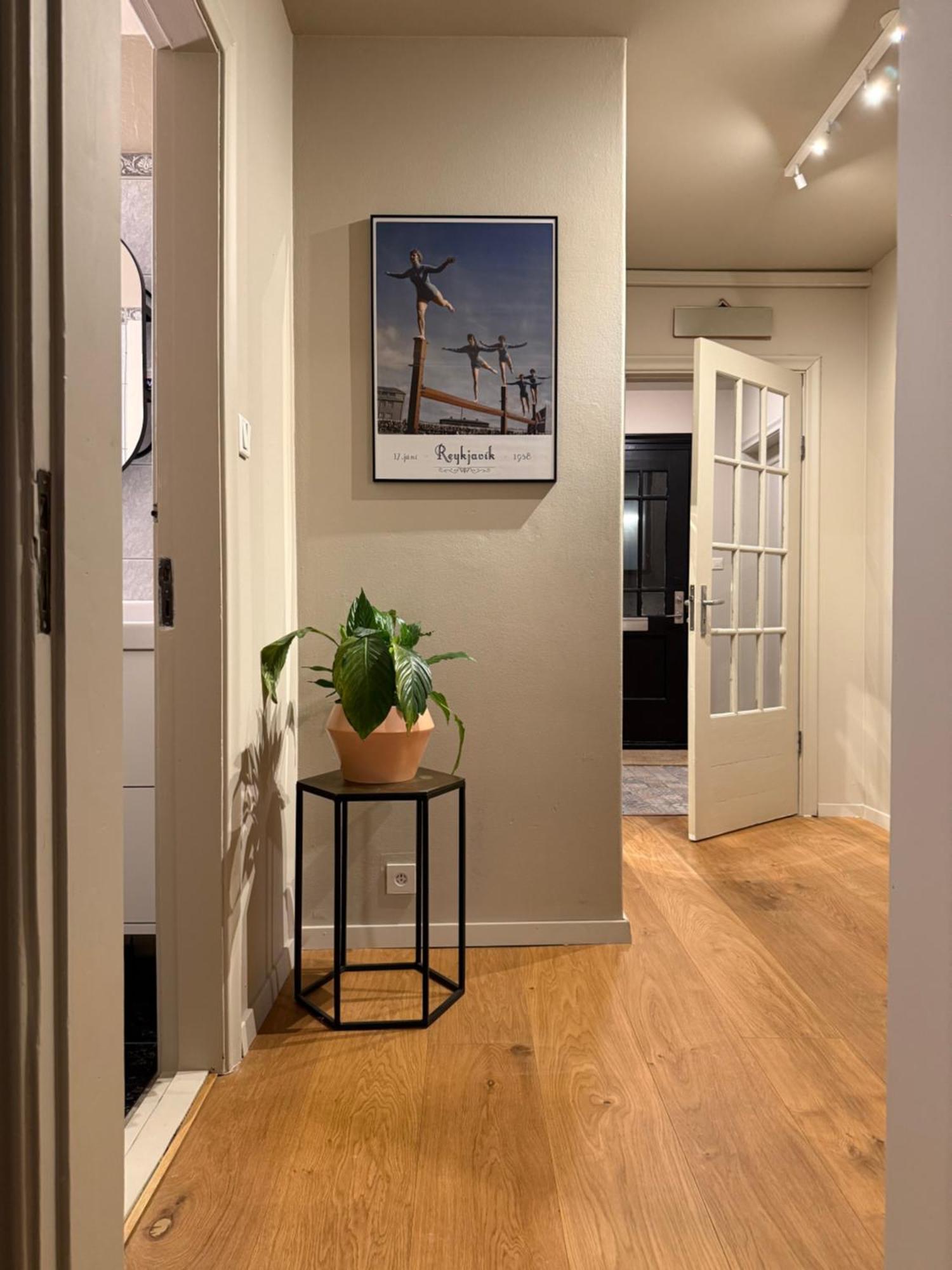 Cozy , Sleeps 4, 10 Min To Downtown, Family-friendly Apartment *