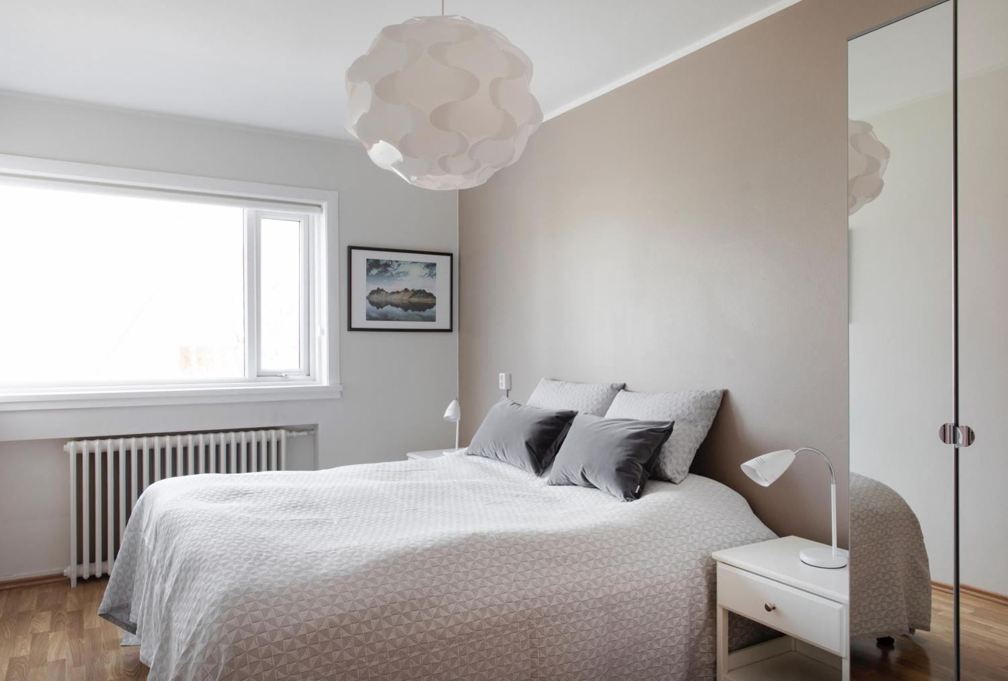 Beautiful And Quiet In Center - Perfect Location Apartment *