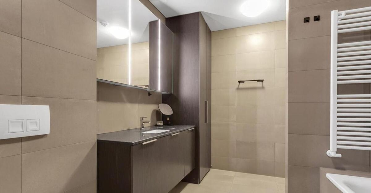 Stylish In Downtown Rvk Apartment