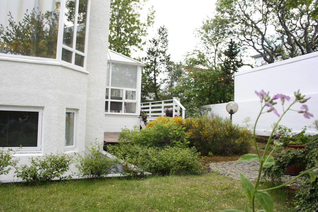 Guest house Baldursbra Tjarnargata 2*