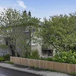 Spacious 4 Bedroom Apt - Ideal Reykjavík Location