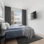 Stylish & Comfy City Center Oasis