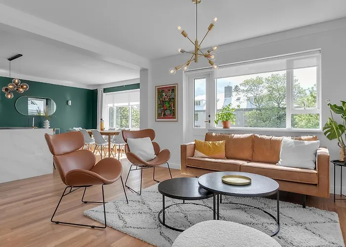 Spacious 4 Bedroom Apt - Ideal Reykjavík Location