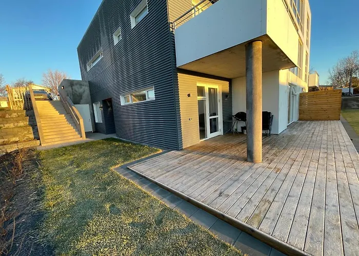 Modern And Spacious 2Br Apartment Only 5,5 Km Drive From Downtown Reykjavik