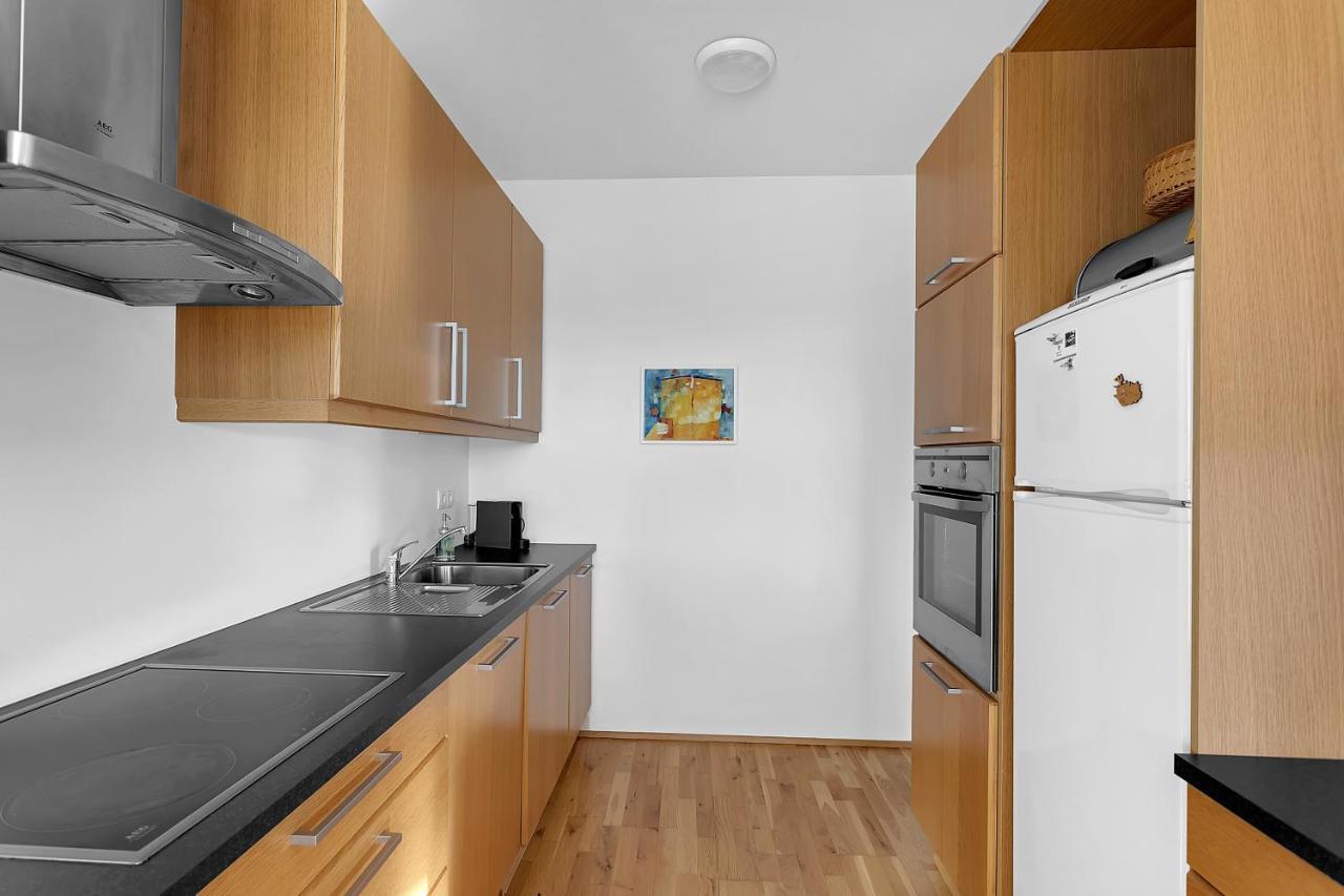 Lovely 3-bedroom Apartamento *