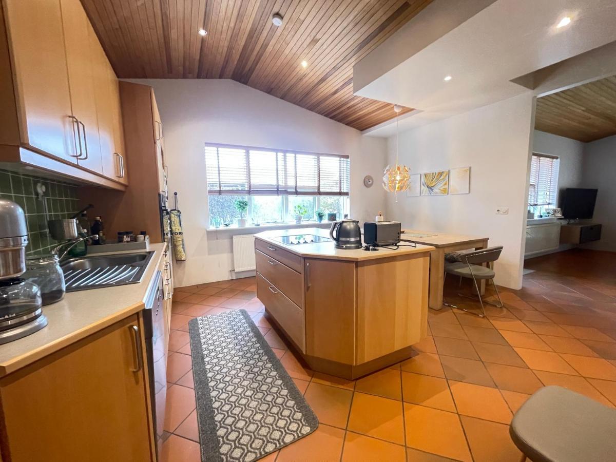 Spacious And Cozy 4 Bedroom House In Ferienhaus