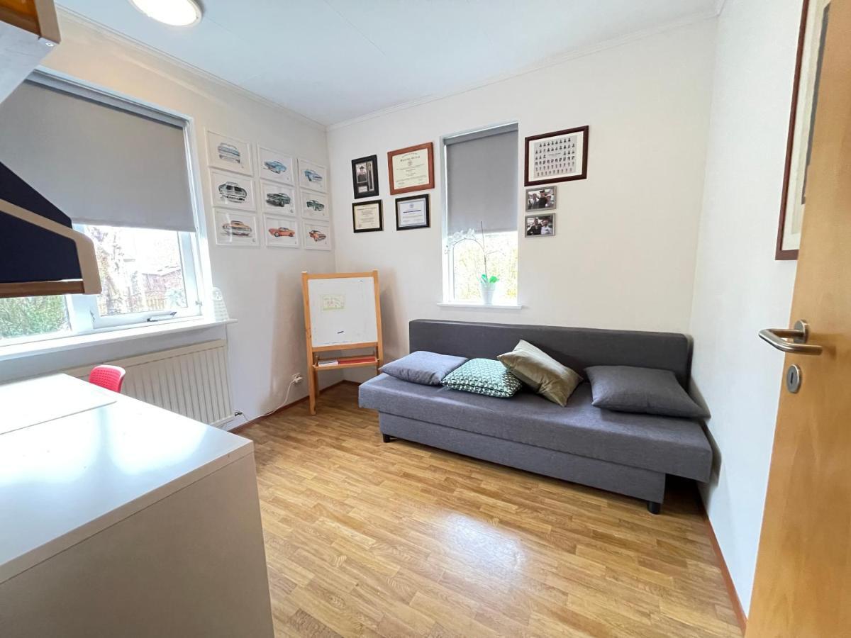Spacious And Cozy 4 Bedroom House In Ferienhaus