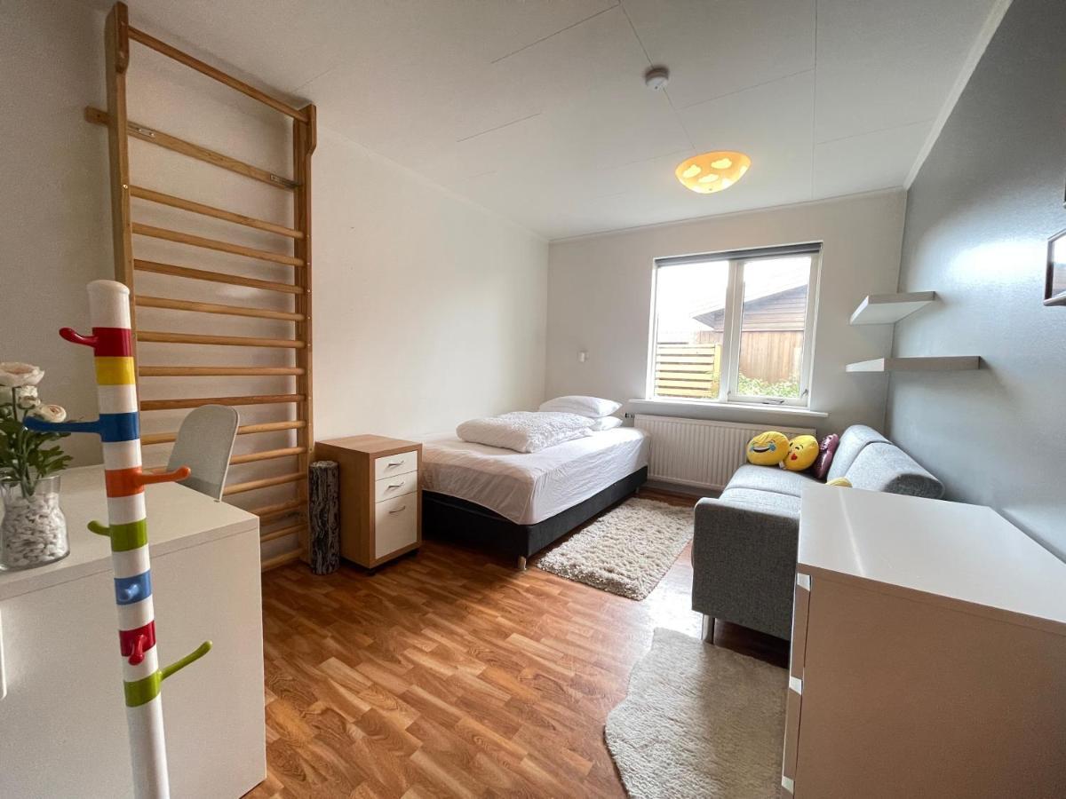 Spacious And Cozy 4 Bedroom House In Ferienhaus