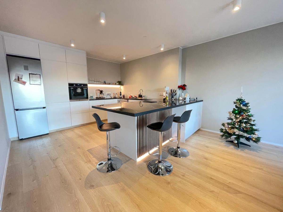 Apartment Modern And Spacious 2br Only 5,5 Km Drive From Downtown