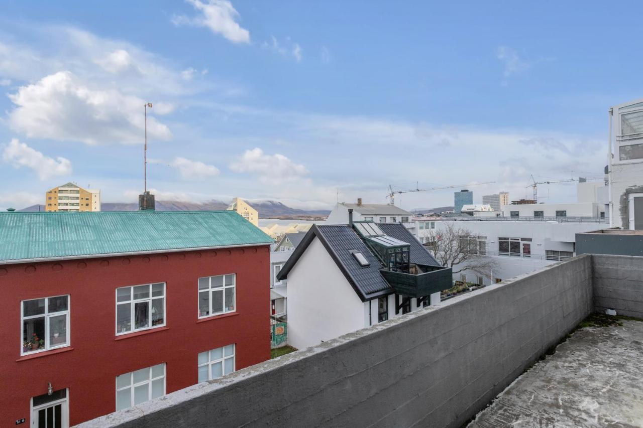Penthouse On The Shopping Street-free Parking * Reiquiavique