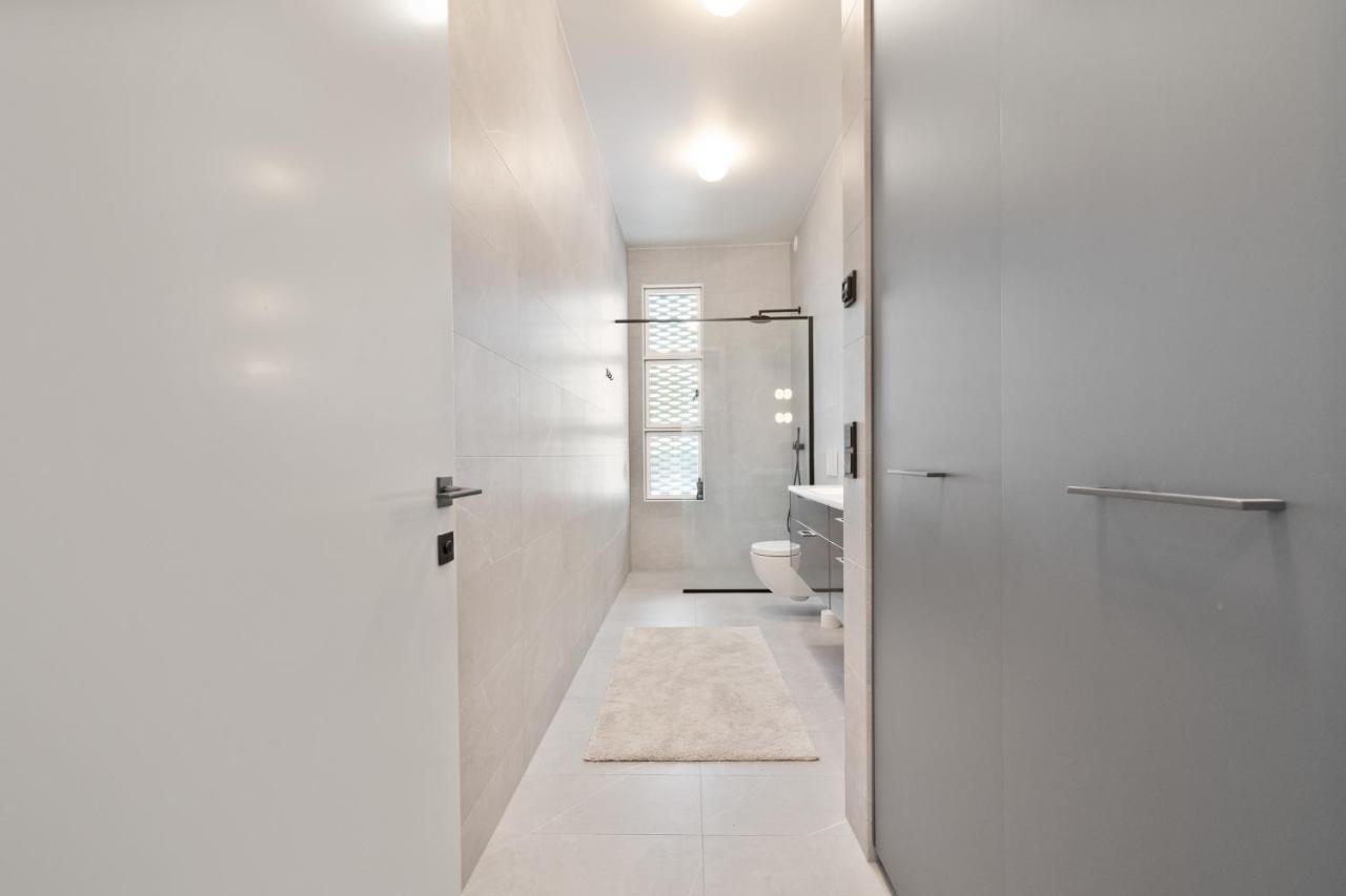 Apartment Stylish & Comfy Center Oasis