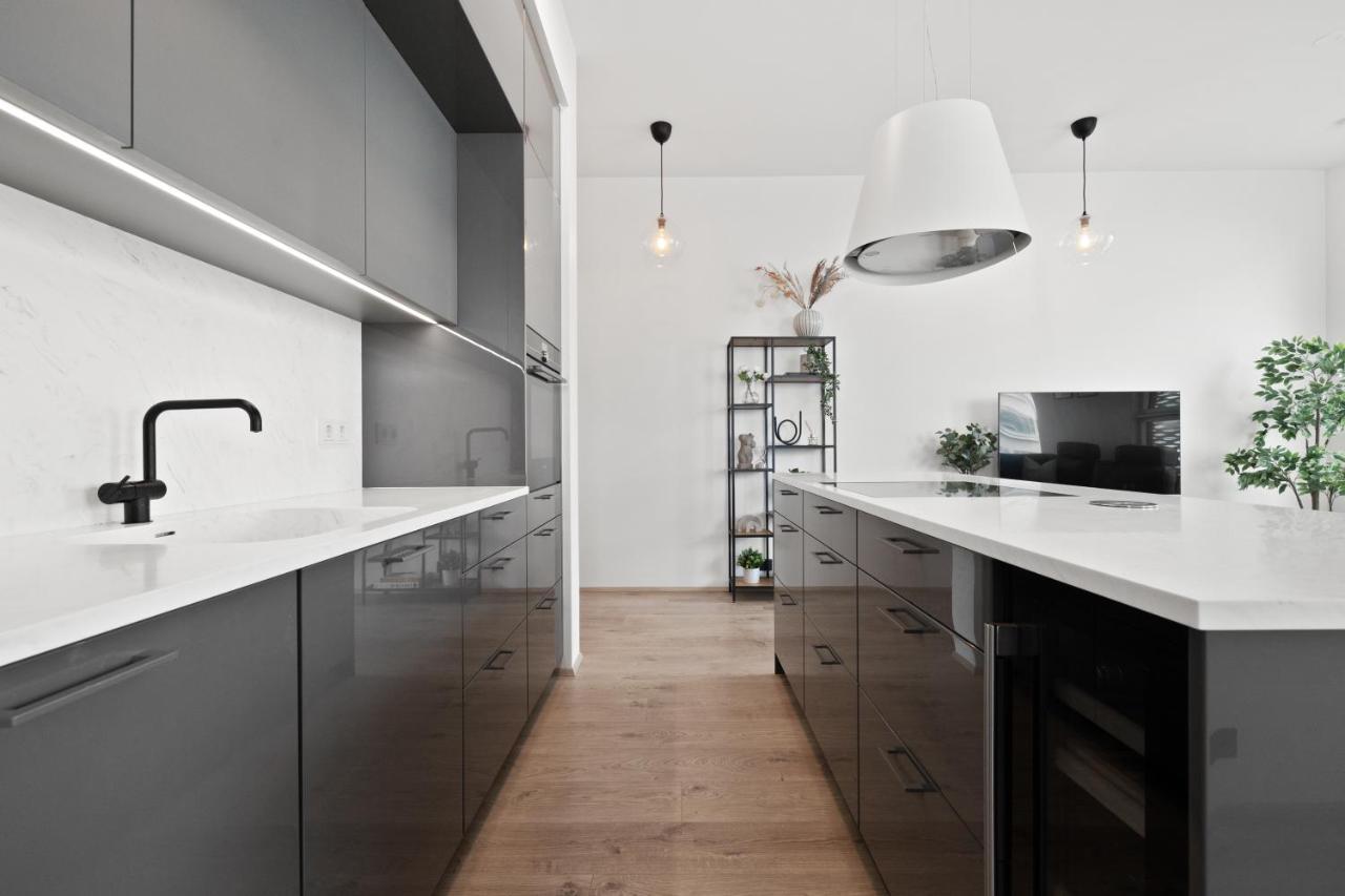 Apartment Stylish & Comfy Center Oasis *