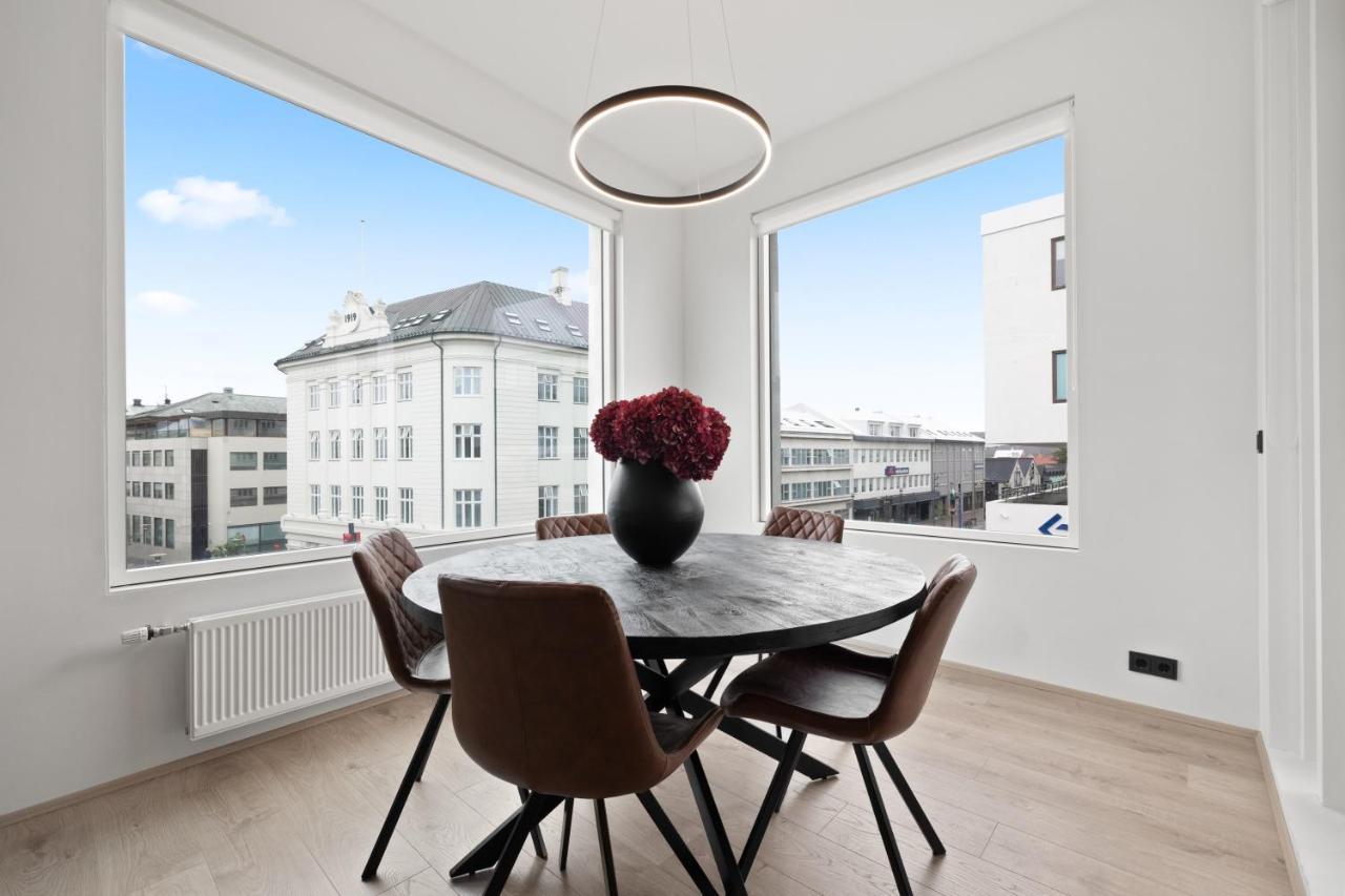 Apartment Stylish & Comfy Center Oasis