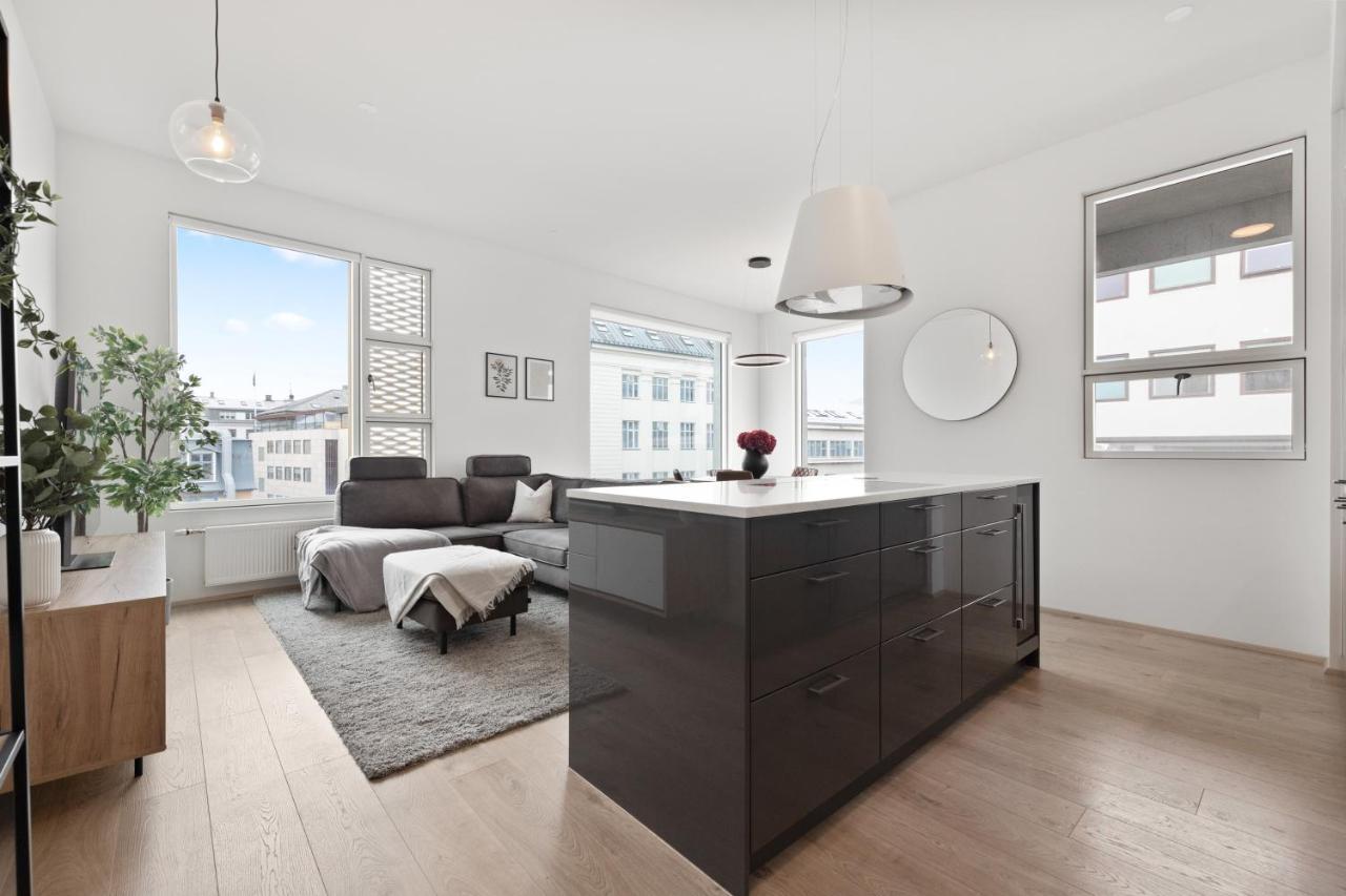 Apartment Stylish & Comfy Center Oasis *
