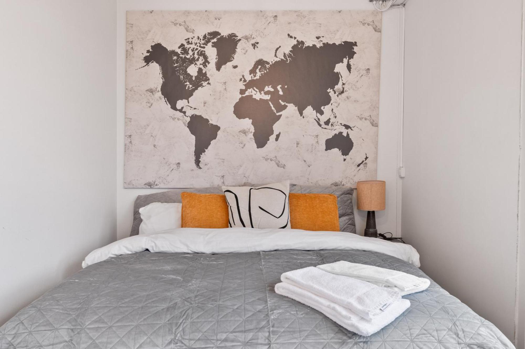 Penthouse On The Shopping Street-free Parking * Reiquiavique