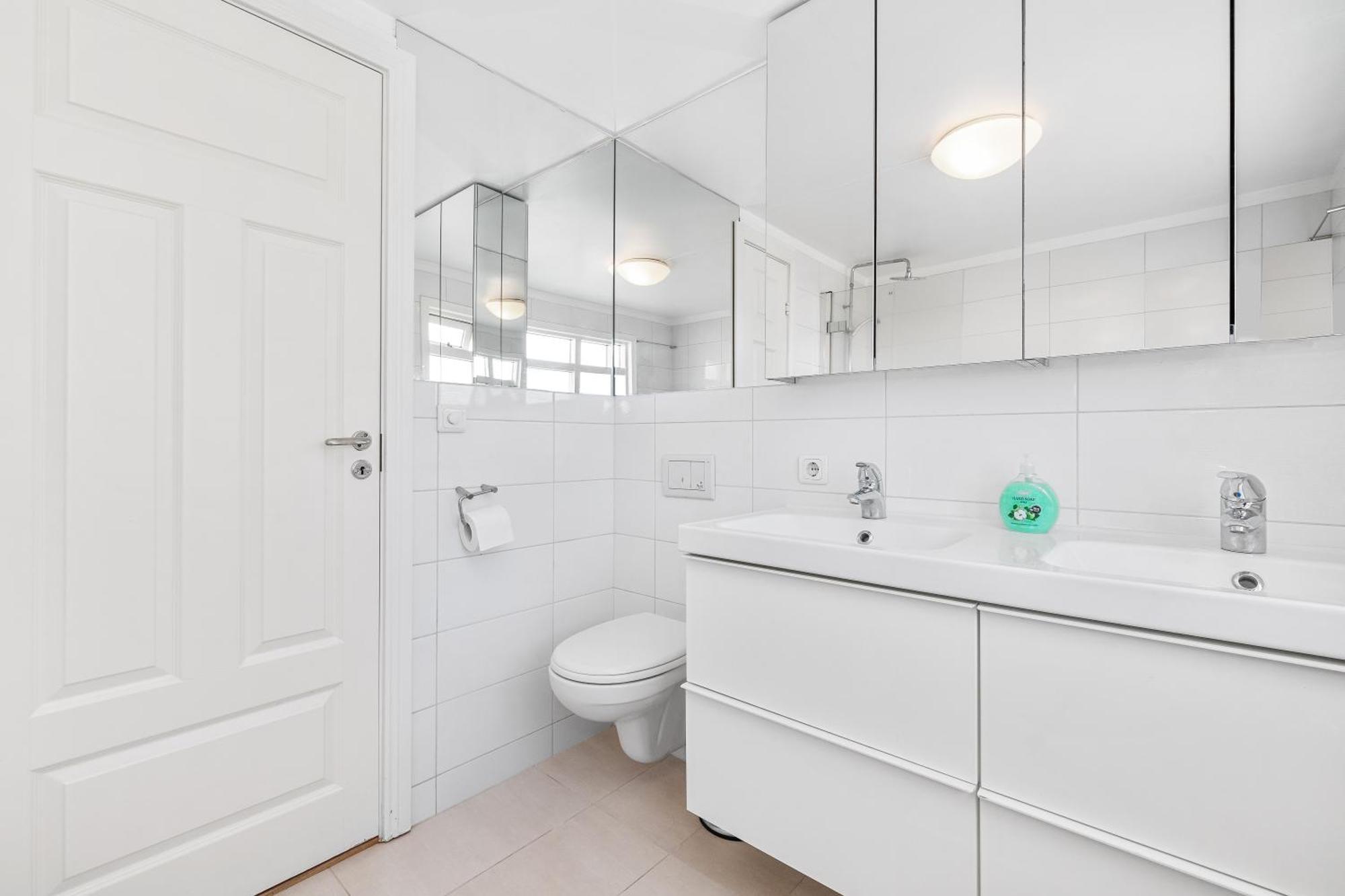 Huge - Location - Large Patio Apartment