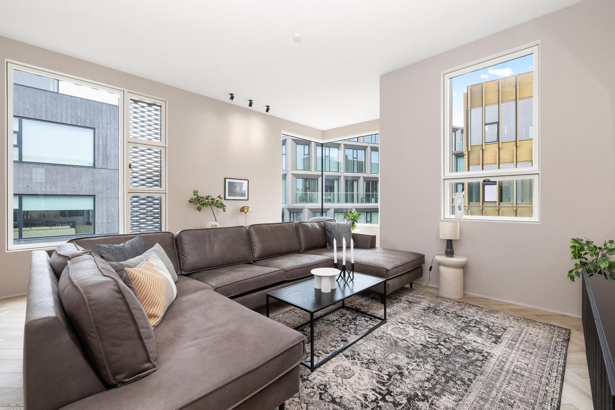 Desirable Penthouse In Apartment *