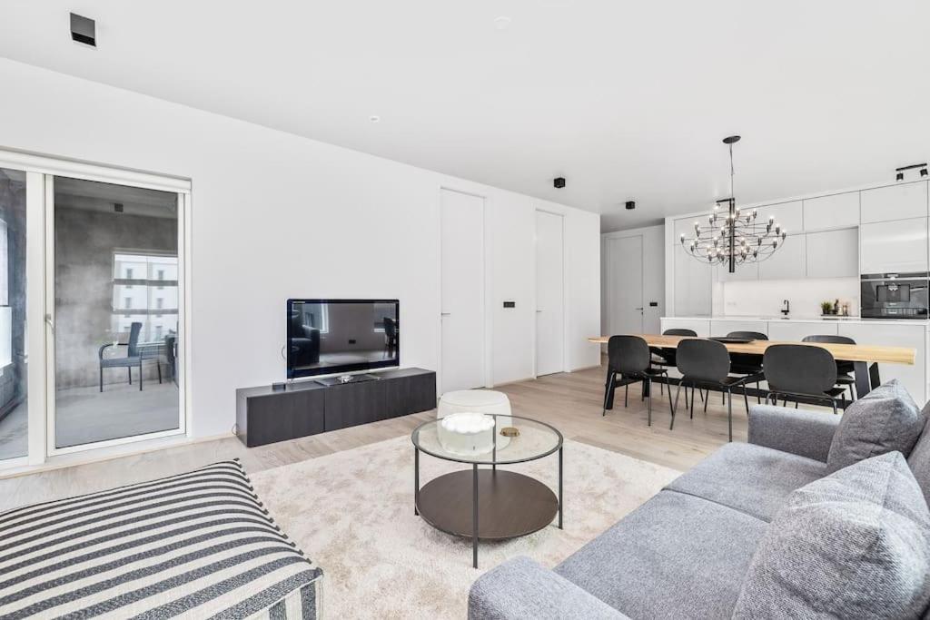 Modern Lux Retreat With 2br&2ba Heart Of The City *