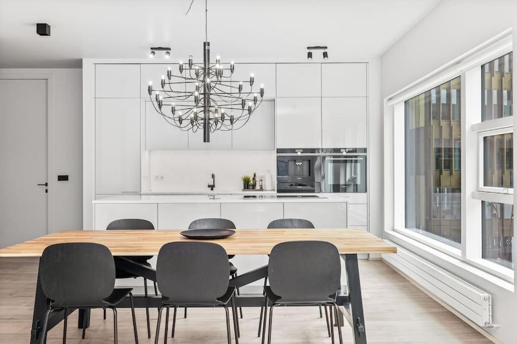 Apartment Modern Lux Retreat With 2br&2ba Heart Of The City