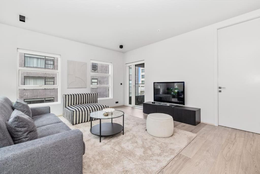 Modern Lux Retreat With 2br&2ba Heart Of The City *