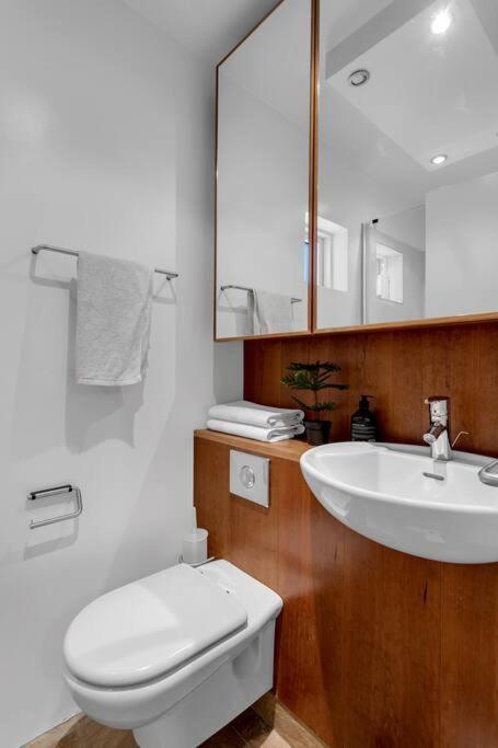 Luxury House With Ocean View * Reykjavik