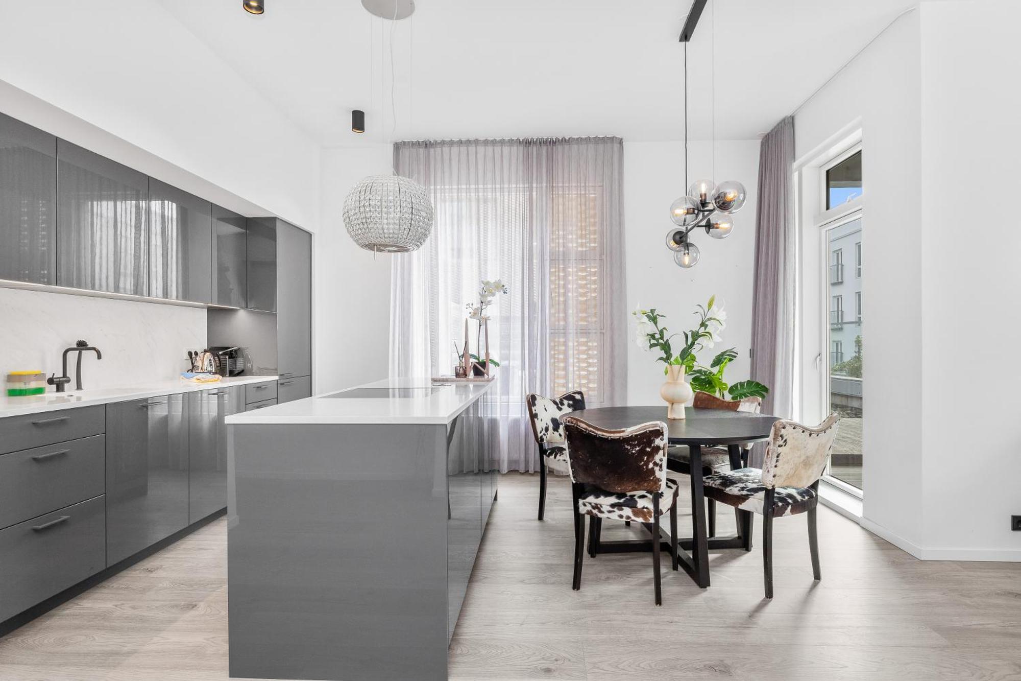 Vibrant Hafnatorg I Spacious With Expansive Garage Apartamento *