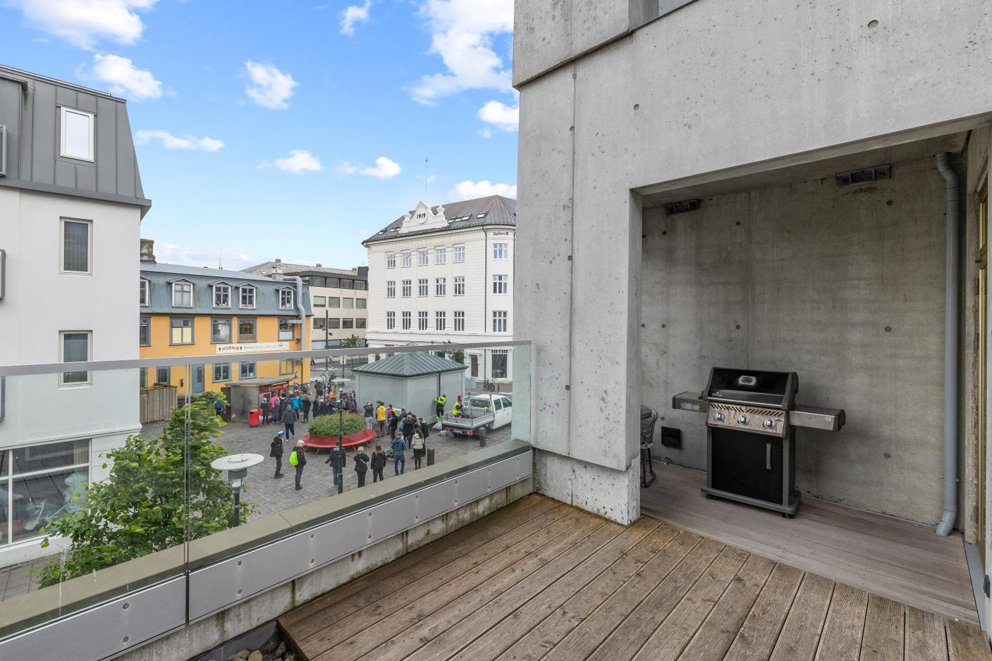 Apartamento Vibrant Hafnatorg I Spacious With Expansive Garage Reikiavik