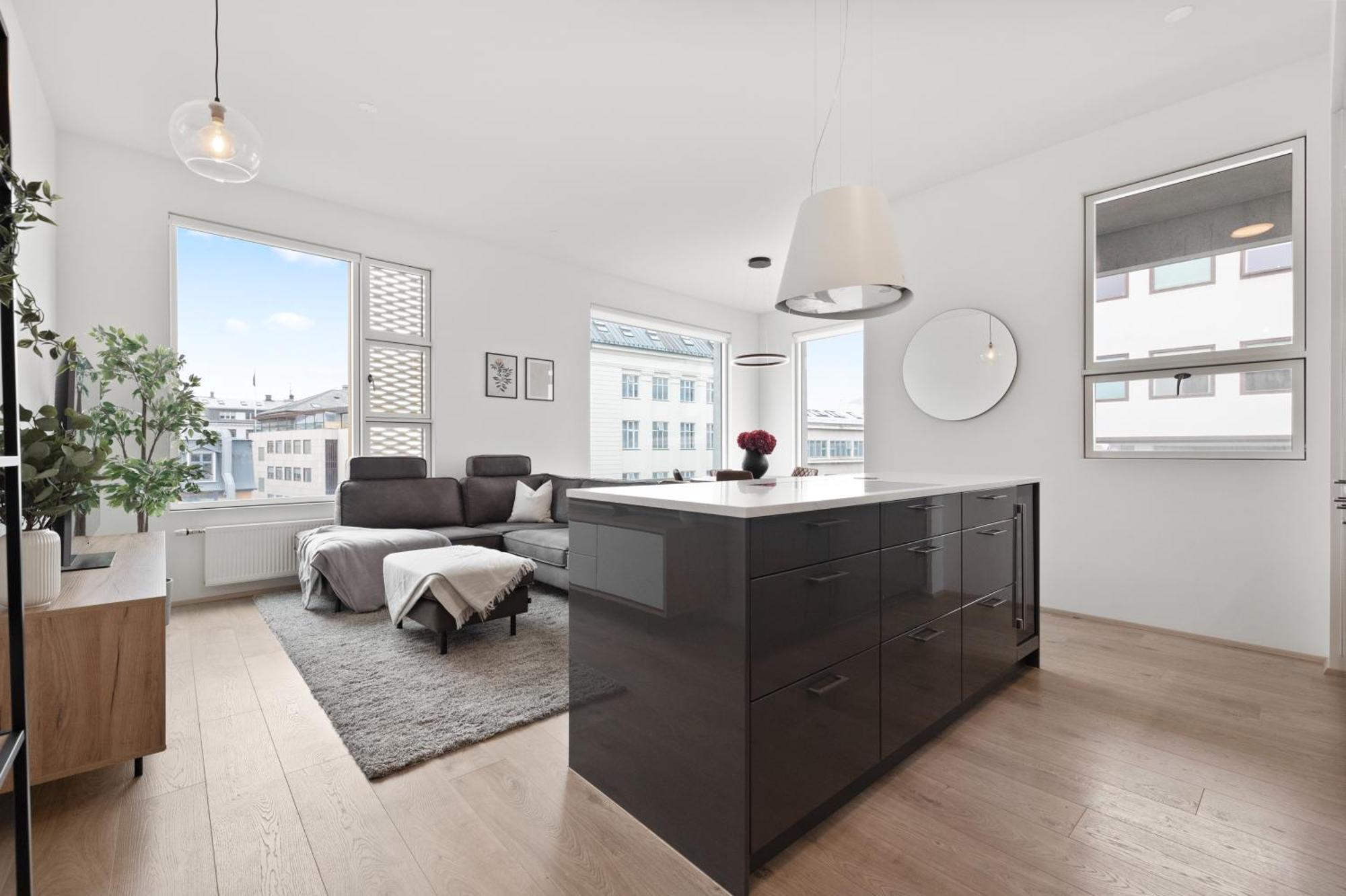 Vibrant Hafnatorg I Spacious With Expansive Garage Apartamento Reikiavik